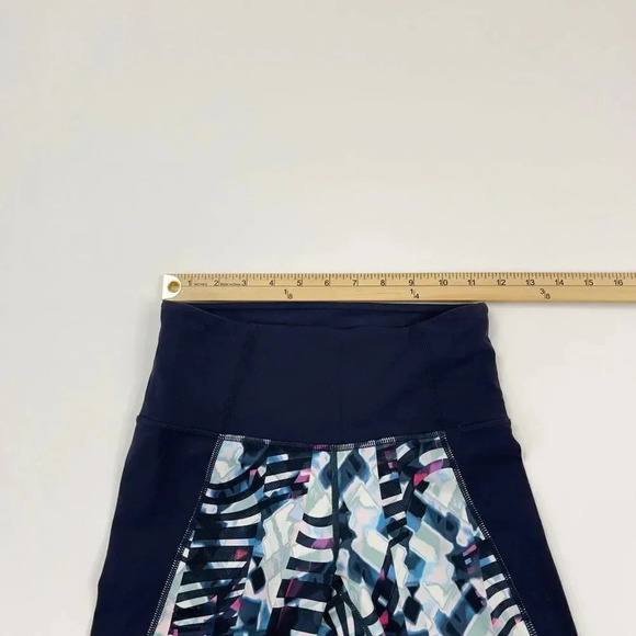 Athlete Distortion Salutation 7/8 Legging - Picture 9 of 10